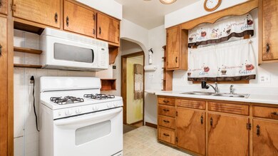 12-z 368 Cedarcrest Ave009