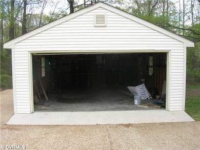 Parking Lot/Garage