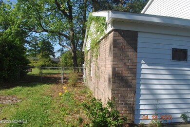 509 W Springhill Terrace, Jacksonville, NC 28546 - photo 3