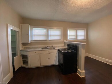 Kitchen & Pantry