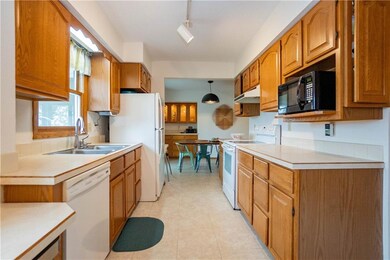 2535 Mansfield Dr, Des Moines, IA 50317 - photo 6