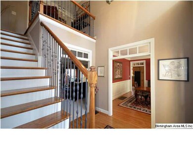 A beautiful foyer to welcome your guests