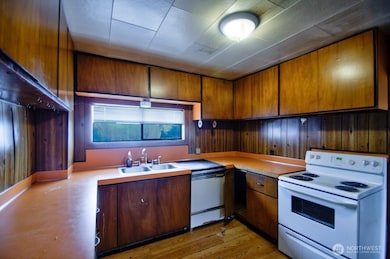 208 W Roanoke St, Centralia, WA 98531 - photo 3