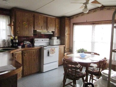 17 Hilltop Manor Mobile Home Park, Littleton, NH 03561 - photo 5