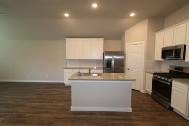 1213 Cavalry Junction Dr, Alvin, TX 77511 - photo 6