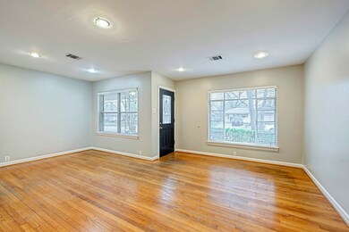 1135 W 31st St, Houston, TX 77018 - photo 3