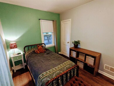 919 E Mitchell Ave, Waterloo, IA 50702 - photo 5