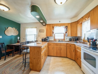 Breakfast bar & a dining area