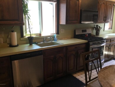 80 Elizabeth St, Wilkes Barre, PA 18702 - photo 2