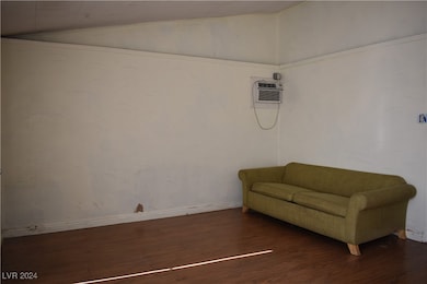 Living Room Unit 1140