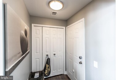 8201 Crossbrook Ct unit 301, Lorton, VA 22079 - photo 7