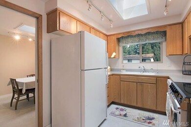 8023 W Glen Dr, Everett, WA 98203 - photo 5