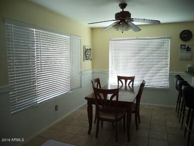 3156 E. Desert--breakfast room