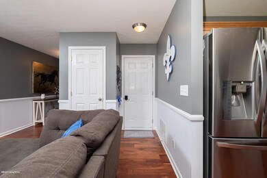 9102 Woodhold Ct, Louisville, KY 40291 - photo 7