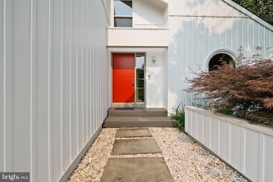 11921 Moss Point Ln, Reston, VA 20194 - photo 3