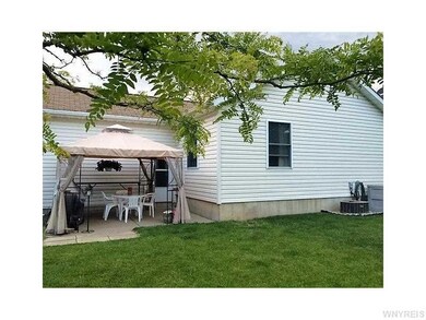 289 Stenzil St, North Tonawanda, NY 14120 - photo 3