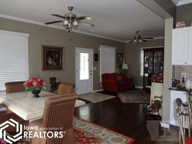 203 E Summit Ave, Shenandoah, IA 51601 - photo 7