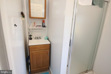 1410 E 11th St, Crum Lynne, PA 19022 - photo 6