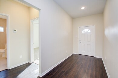 7810 Hanfro Ln, Houston, TX 77088 - photo 7