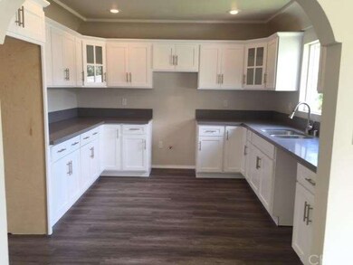 11712 Antwerp Ave, Los Angeles, CA 90059 - photo 4