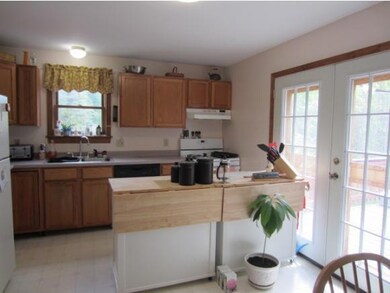 231 Sherwood Cir, Brattleboro, VT 05301 - photo 2