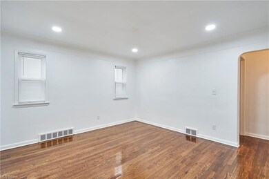 5333 Thomas St, Maple Heights, OH 44137 - photo 7