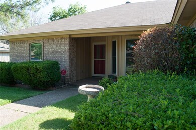 1218 Stonelake Dr, Cleburne, TX 76033 - photo 2