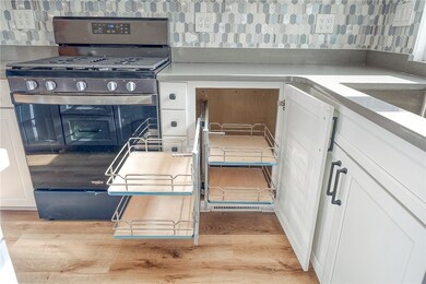 Corner pullout