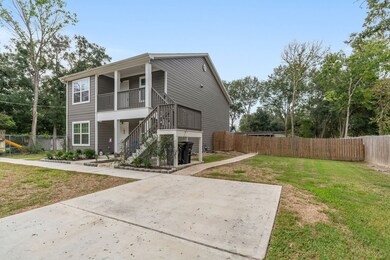2045 W Blum St unit B, Alvin, TX 77511 - photo 2