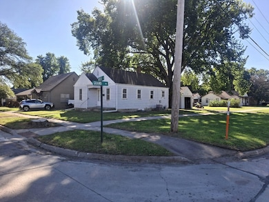 101 S Birch St, Hillsboro, KS 67063 - photo 2