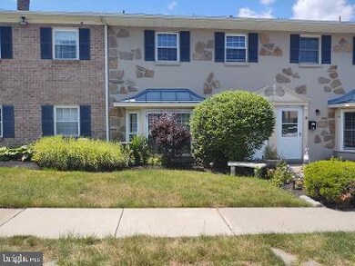 8 Donovan Ct, North Wales, PA 19454 - photo 2