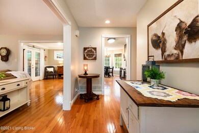 7-foyer into great dining kitchen