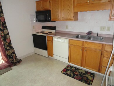 33 Hawthorne Ct, Albany, NY 12211 - photo 4