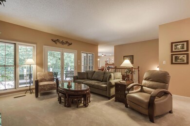 04_QuapawCircle_127_Living03