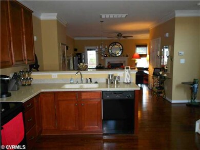 Kitchen - Kitchen overlooking Dining Area and Fami
