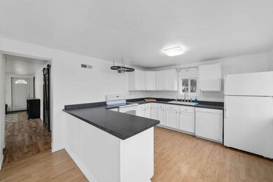 1525 E 24th St, Muncie, IN 47302 - photo 4