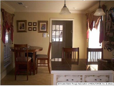 Breakfast area and Bar Seating