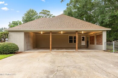 1304 Estelle St, Hattiesburg, MS 39402 - photo 2