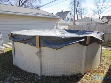 Pool / Backyard