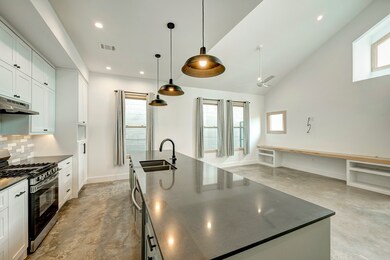 1717 Airline Dr unit B, Houston, TX 77009 - photo 7