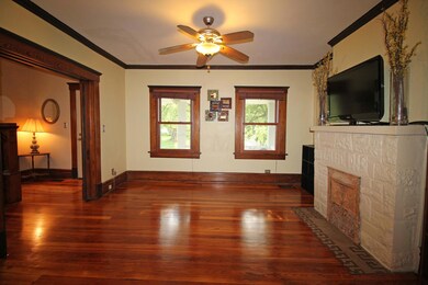 Hardwood flooring, crown molding