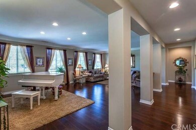Beautiful Large Living room gorgeous wood flooring