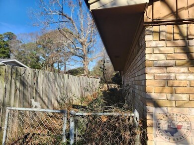 1307 Colorado St, Texarkana, TX 75503 - photo 2