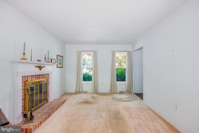 638 Tanglewood Dr, Sykesville, MD 21784 - photo 4