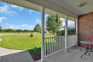 158 Skyland Dr, Statesville, NC 28625 - photo 2