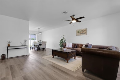 LIVING / DINING