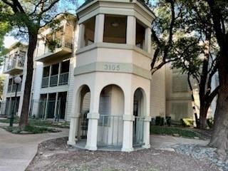 This is the mail box Pavillion in the center of th