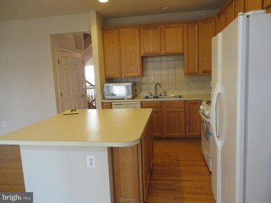 9044 Tanyard Ln, Lorton, VA 22079 - photo 5