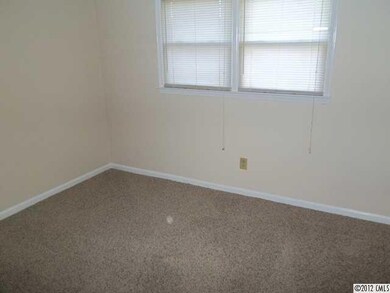 639 W Sharpe St, Statesville, NC 28677 - photo 3