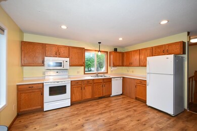 640 Jefferson Dr, Zumbrota, MN 55992 - photo 2